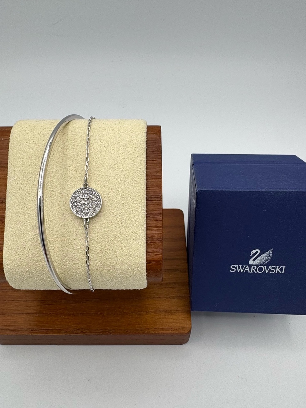 Swarovski Bracelet Silver Sublima bangle
White, Rhodium plated No box